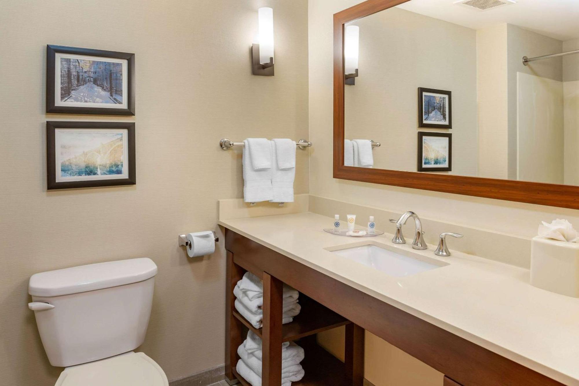 Comfort Suites Lancaster Amish Country Smoketown  Exterior foto
